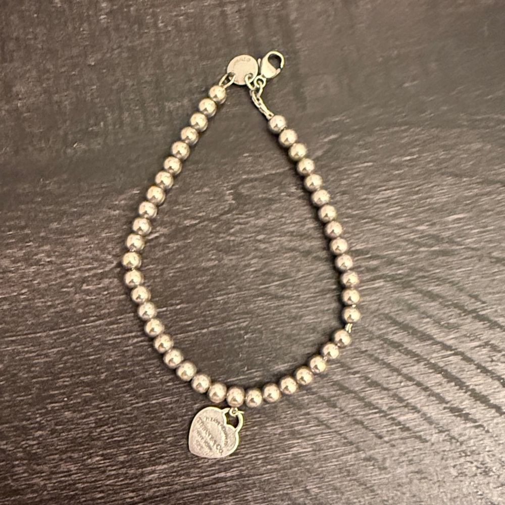 Tiffany & Co. Silver Bead Bracelet with Heart Charm - Picture 3 of 6